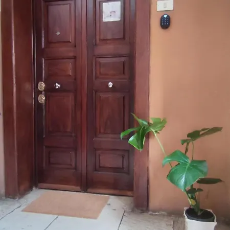 Sulla Via Del Teatro